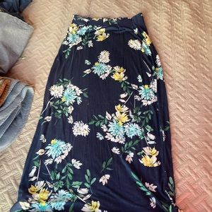 Ana M floral Maxi skirt with side slits
